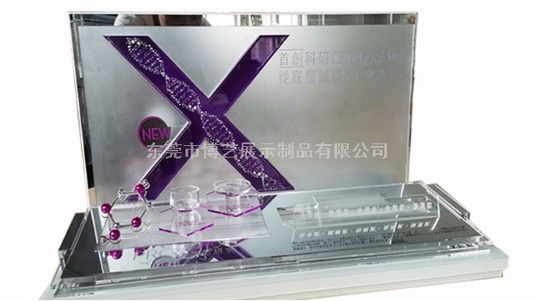 我們在定制亞克力展示架時，應該選擇UV印刷還是絲印呢？