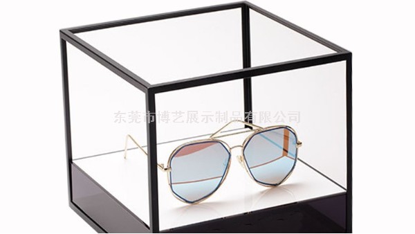 如何用亞克力展架來(lái)展示產(chǎn)品呢？